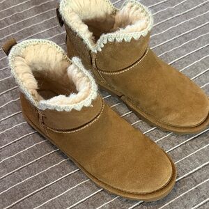 BearPaw Tan Suede Winter Boots